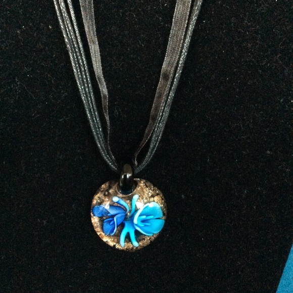 Murano Style Beautiful glass flowered necklace. - Picture 3 of 8